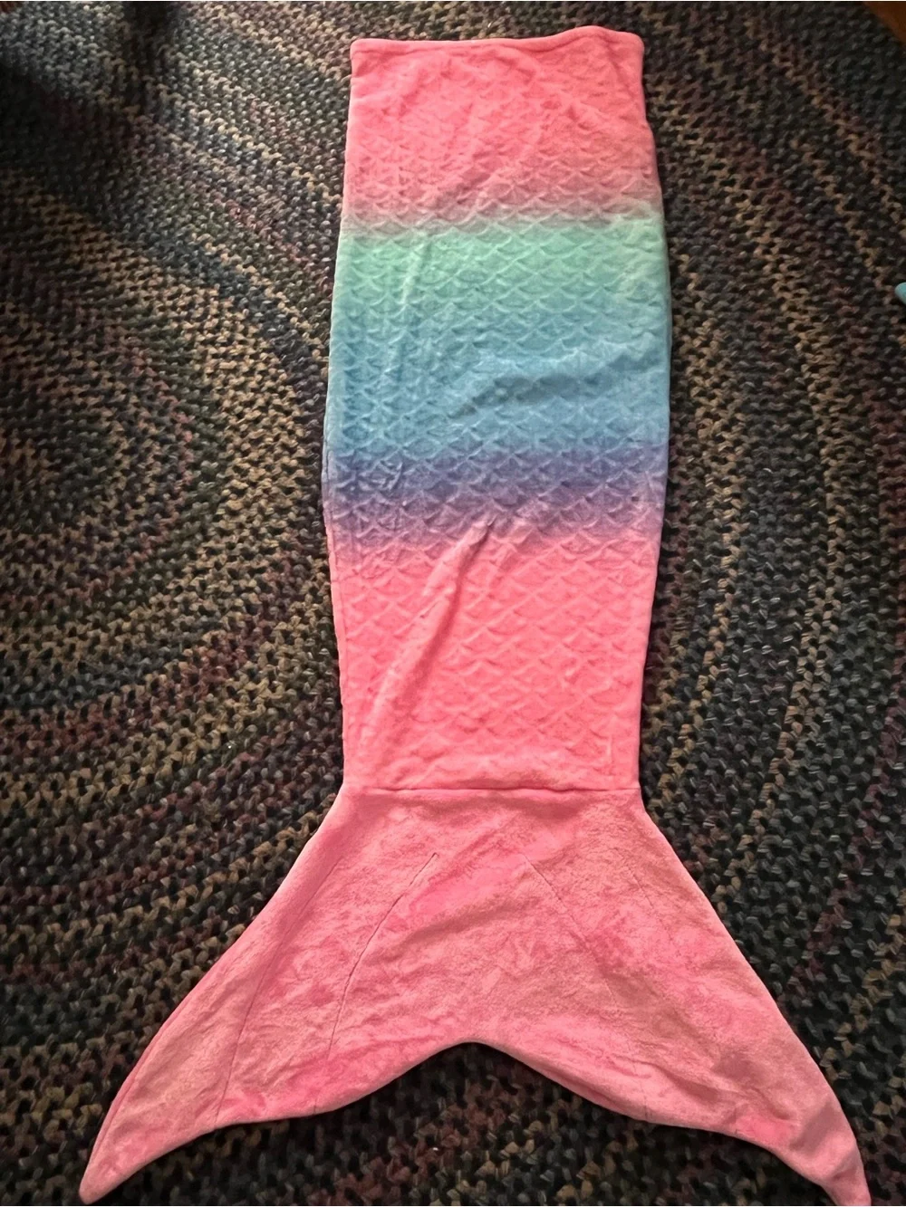 Pink Gradient Mermaid Tail Blanket